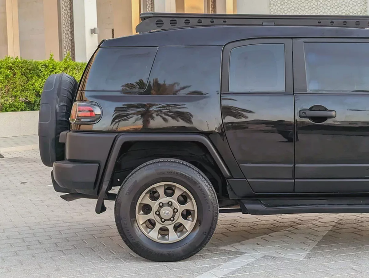 TOYOTA FJ CRUISER 2011 GCC IN EXCELLENT CONDITION-17-17
