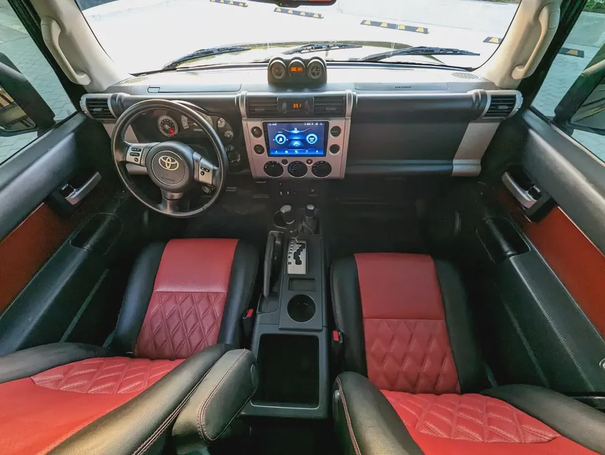 TOYOTA FJ CRUISER 2011 GCC IN EXCELLENT CONDITION-2-2