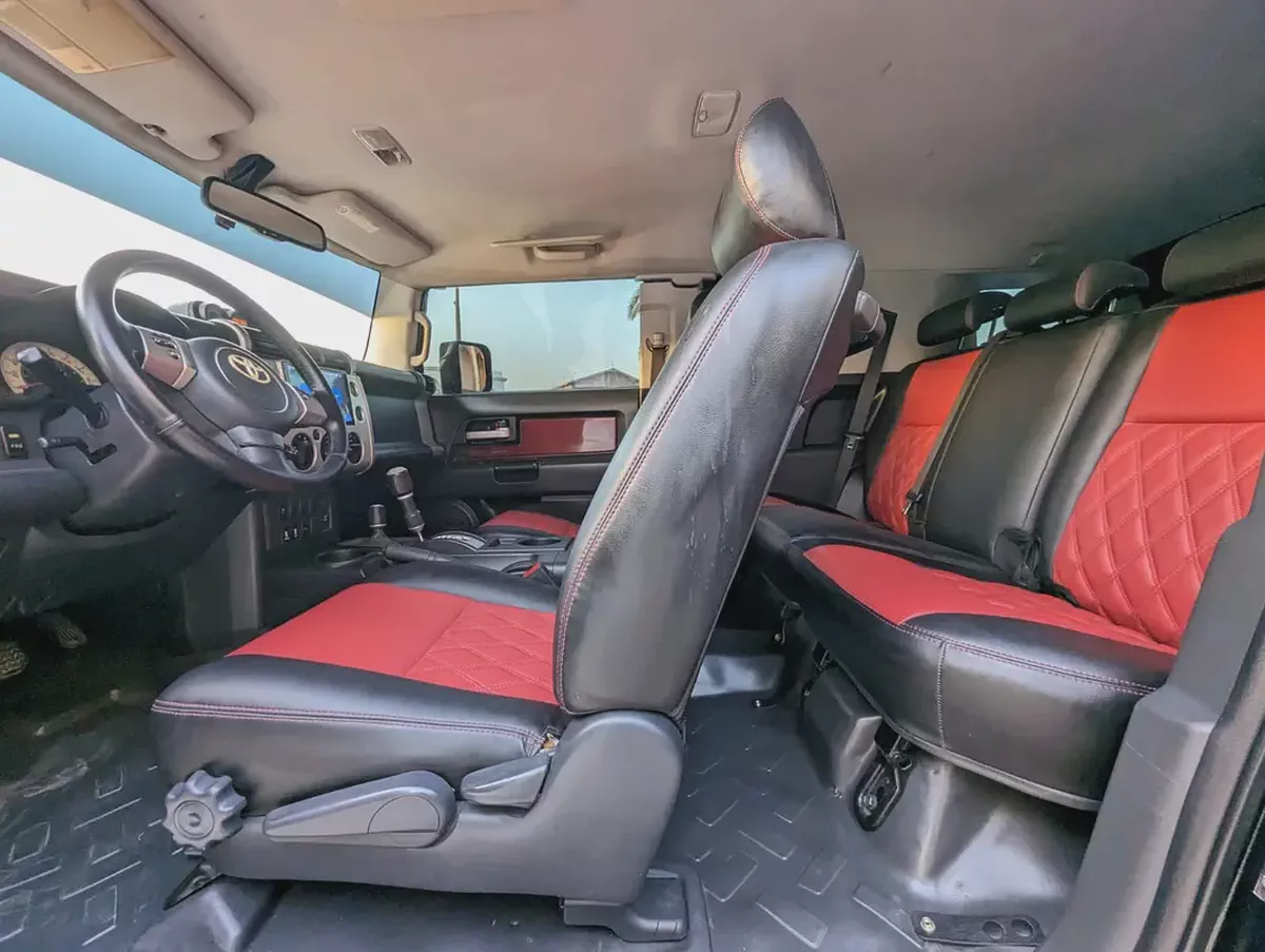 TOYOTA FJ CRUISER 2011 GCC IN EXCELLENT CONDITION-4-4