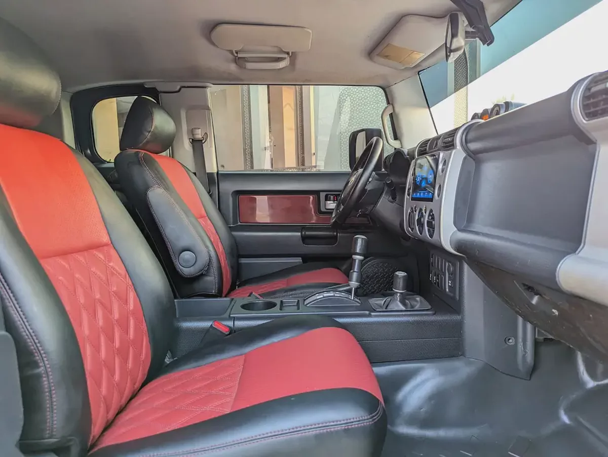 TOYOTA FJ CRUISER 2011 GCC IN EXCELLENT CONDITION-6-6