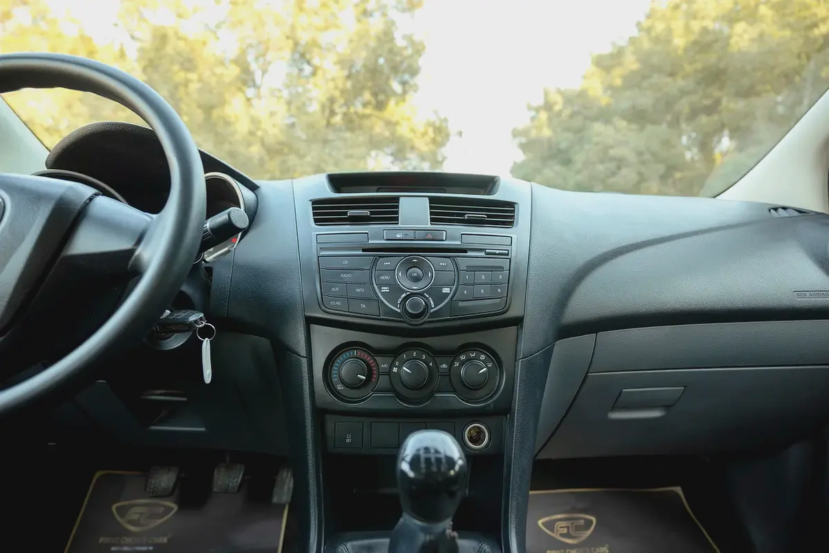 Mazda BT-50 | Double Cabin 4X2 | Manual | GCC Specs | Ref#M99655-15-15