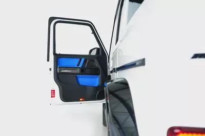 Mercedes Benz G63 AMG-2025 Facelift-Dual Tone Color-Blue Interior Leather Upgrade- Carbon Fiber-12