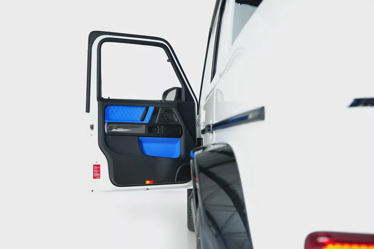 Mercedes Benz G63 AMG-2025 Facelift-Dual Tone Color-Blue Interior Leather Upgrade- Carbon Fiber-12-12