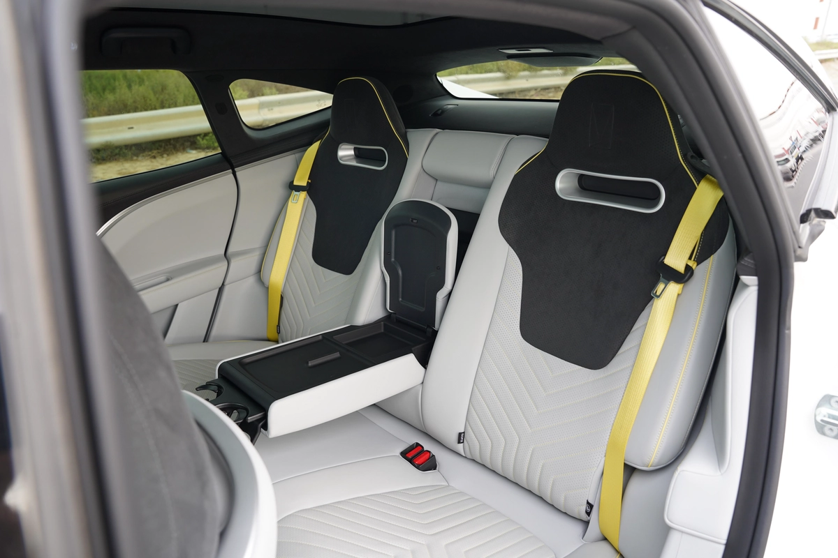 2025 AVATR 11 ULTRA LONG RANG 1-Motor SUV 0km-6-6