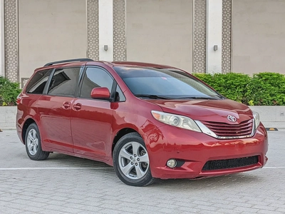 Toyota Sienna 2015 Mid Option With Navigation In Perfect Condition 7 Seater Flawless Family Van-3