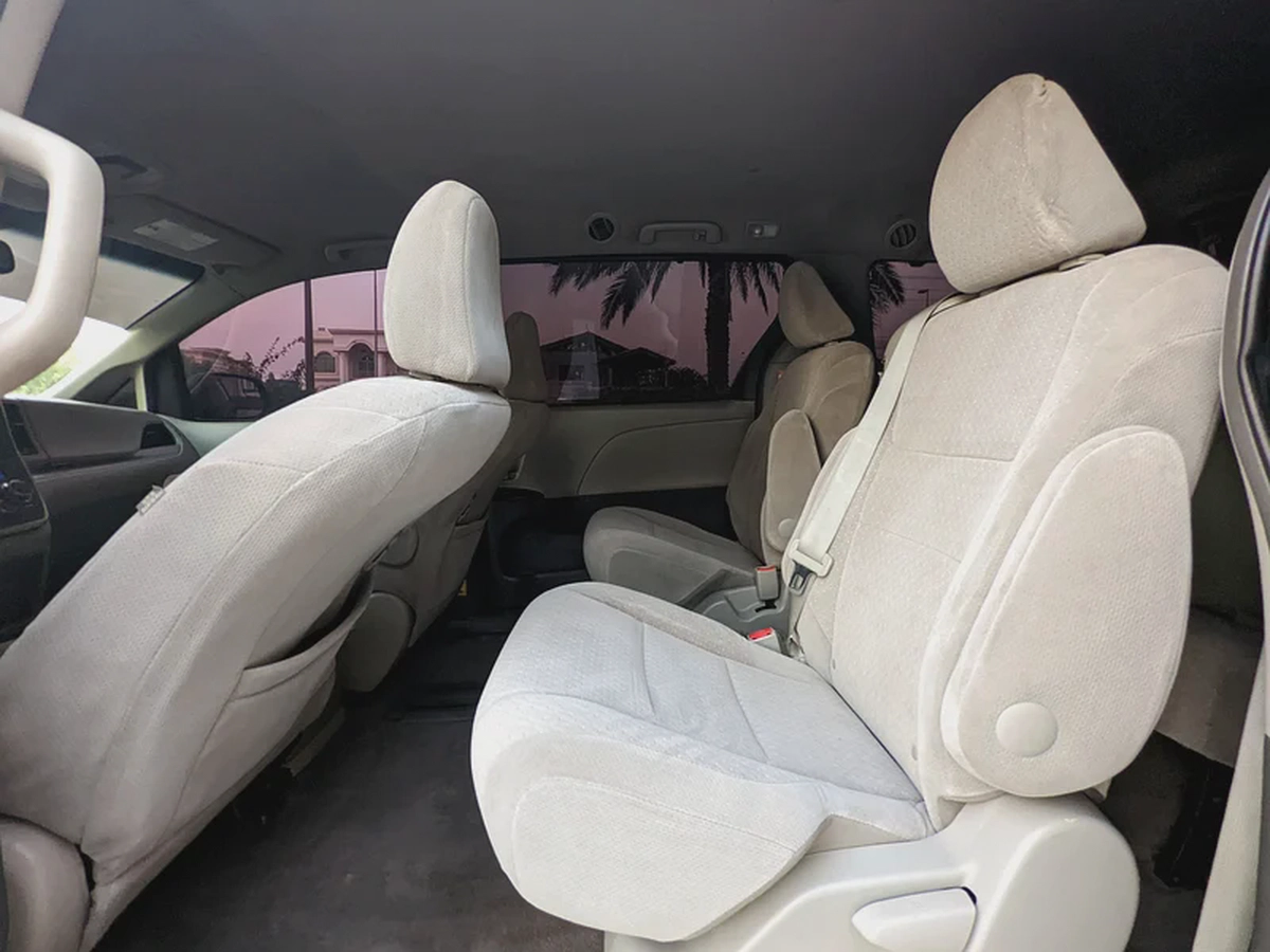 Toyota Sienna 2015 Mid Option With Navigation In Perfect Condition 7 Seater Flawless Family Van