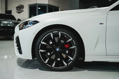 BMW 4-Series 430i M Sport 2025 GCC Specs - Like New!-5
