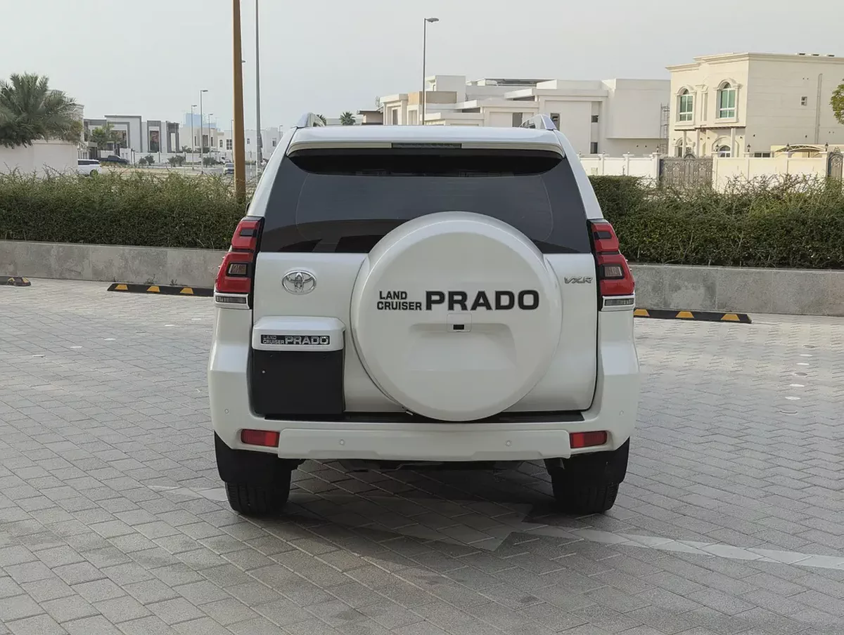 Toyota Prado VXR 2018 Full Option-V6 4.0L-GCC specs-Well Maintained-3-3