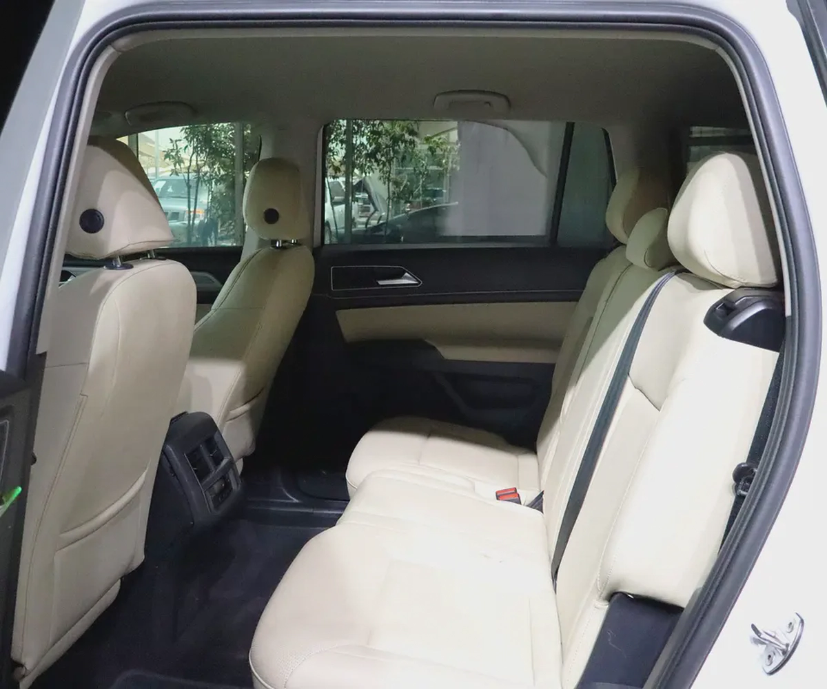 Original Paint . GCC Specs . 3.6L FSI . V6 Engine . Excellent Condition-8-8