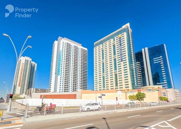 Spacious 1BR APT | Partial Sea View | Prime Area