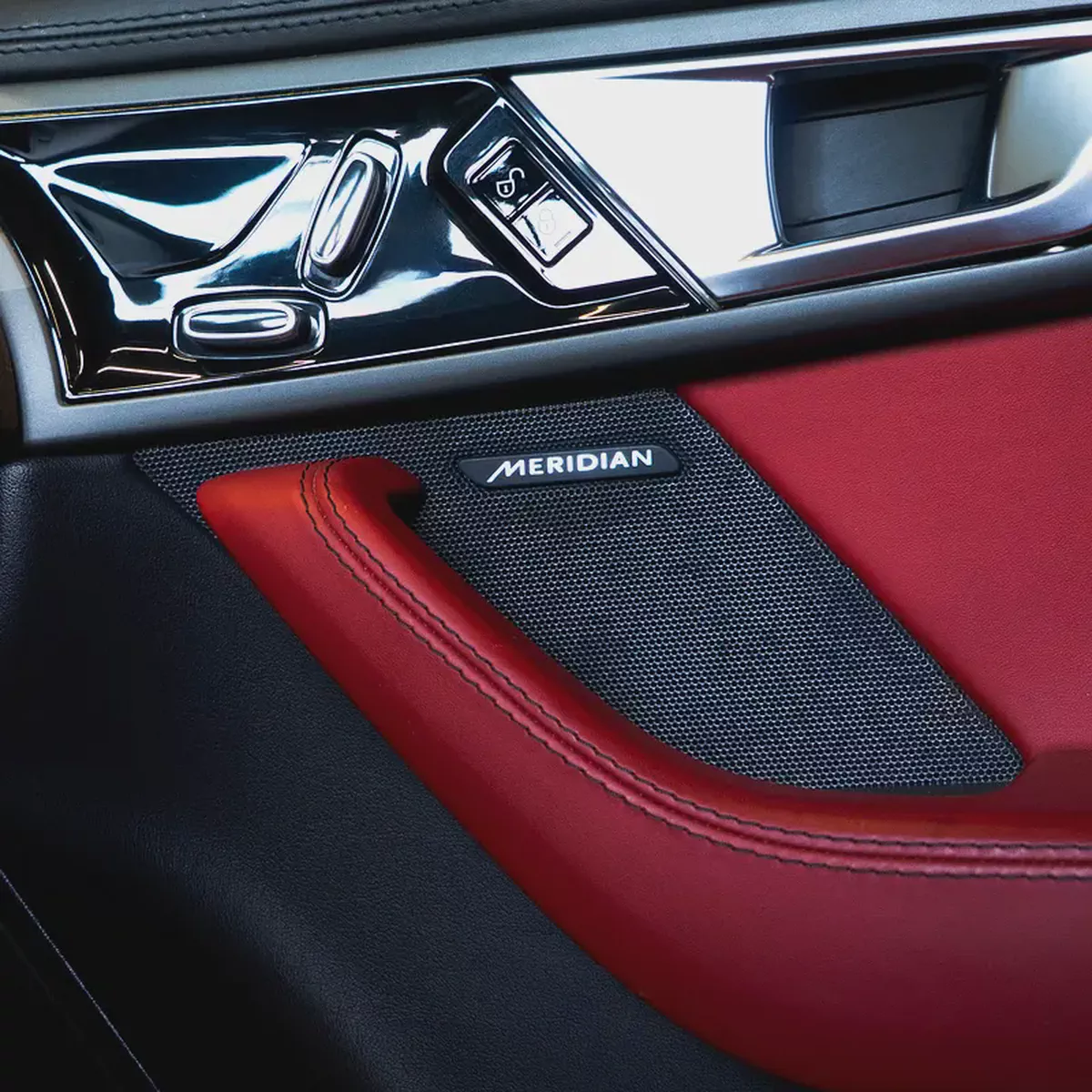 AED 99,950 CASH • 0% Downpayment • Jaguar F-Type V8 S Convertible • 1 Year Warranty-13-13