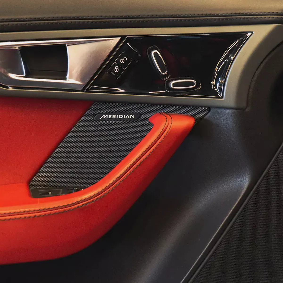 AED 99,950 CASH • 0% Downpayment • Jaguar F-Type V8 S Convertible • 1 Year Warranty-15-15
