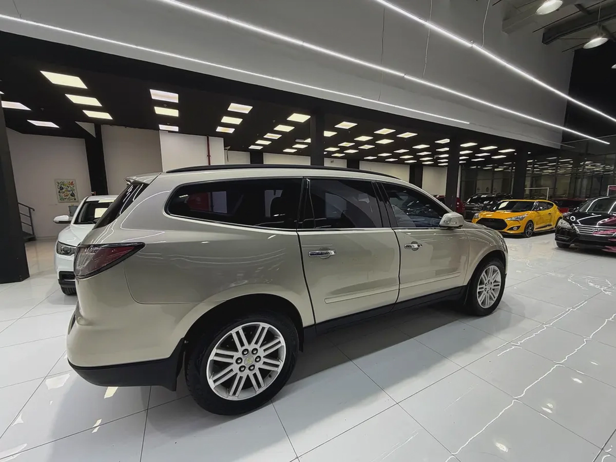 2014 Chevrolet Traverse LTZ - GCC Specs - Well Maintained-3-3