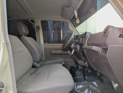 2012 TOYOTA LAND CRUISER 76 SERIES DIESEL GCC IN EXCELLENT CONDITION-5