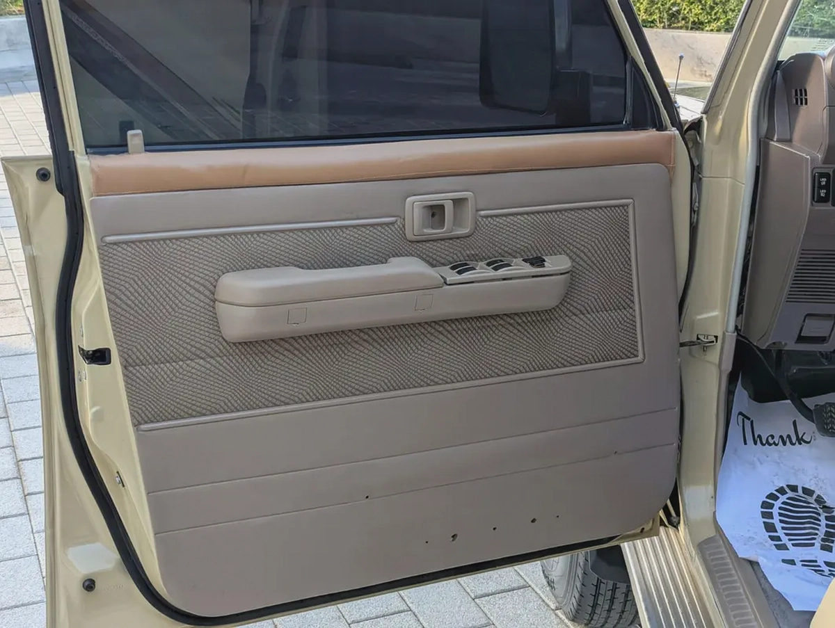 2012 TOYOTA LAND CRUISER 76 SERIES DIESEL GCC IN EXCELLENT CONDITION
