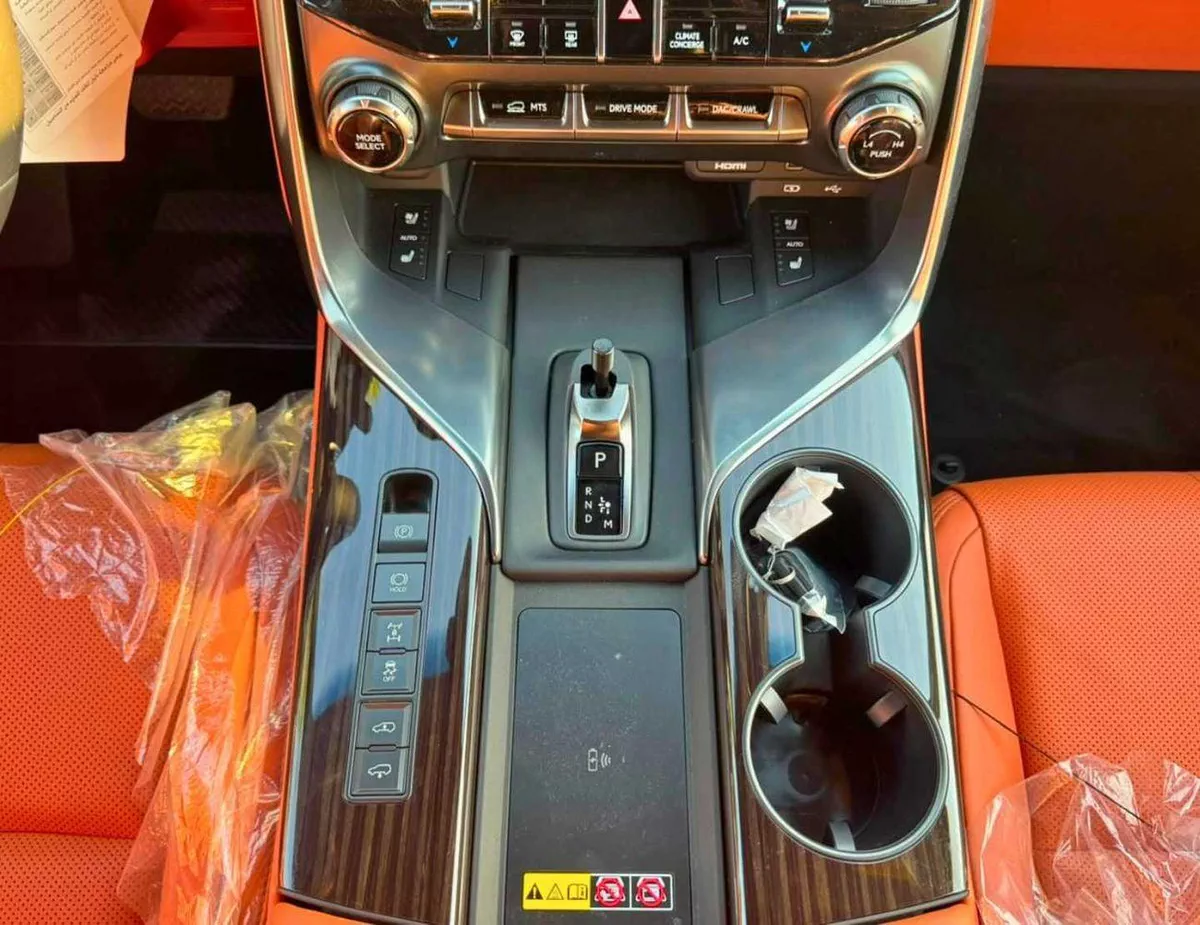 Lexus LX700h VIP HYBRID || 3.5L V6 | RADAR | 360*CAMERA | SUNROOF | REAR ENTERTAINMENT SCREEN (CODE # L7V)-21-0