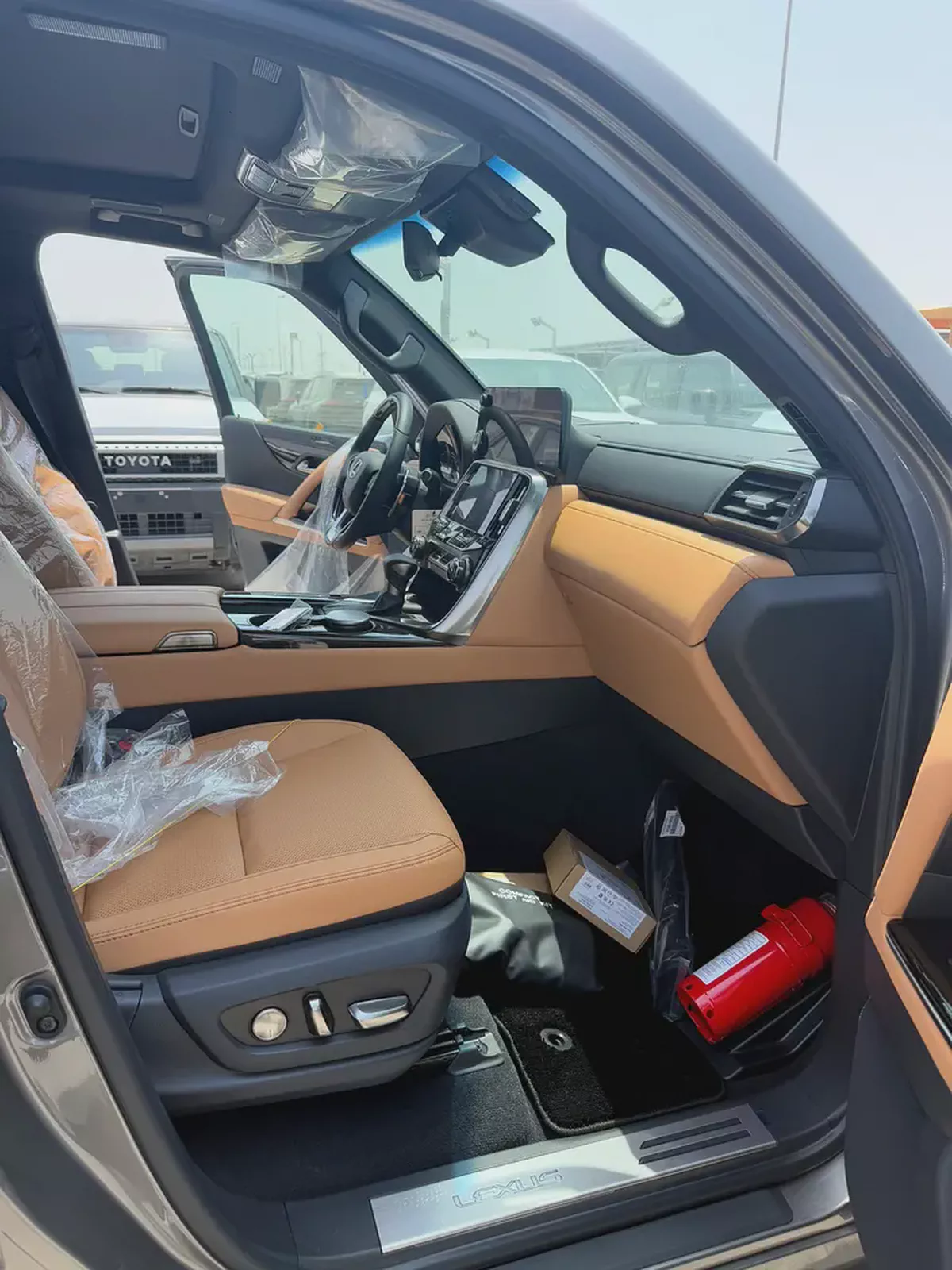 Lexus LX 600 Signature 2026 | GCC Specs | Brand New-12-12
