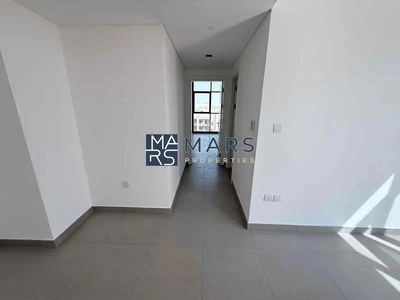 Poolside Luxury: 2BR Apartment with Scenic Views-2