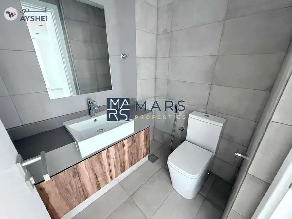 Poolside Luxury: 2BR Apartment with Scenic Views-6-6