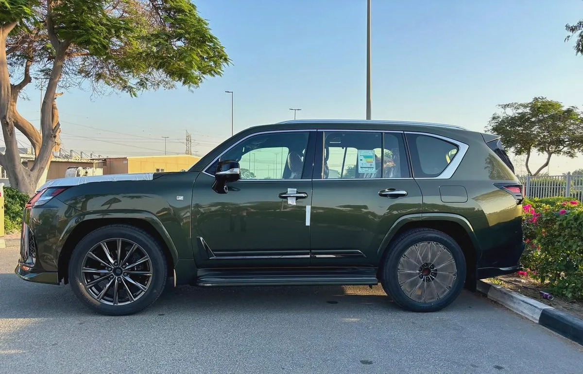 2025 Lexus LX 700h F-Sport - GCC Specs - Brand New-3-3