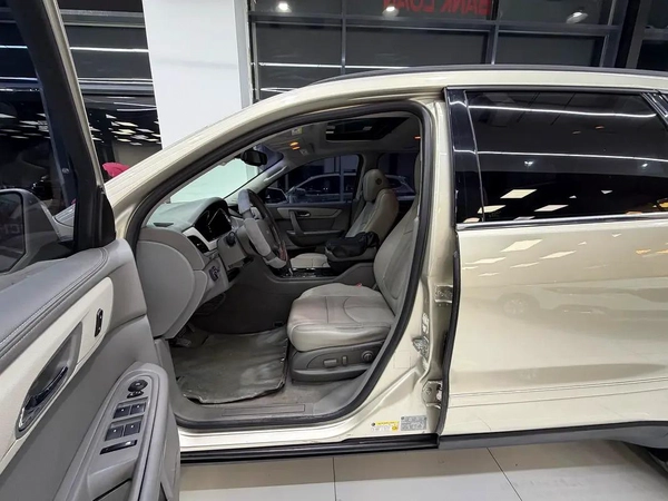 2014 Chevrolet Traverse LTZ - GCC Specs - Well Maintained