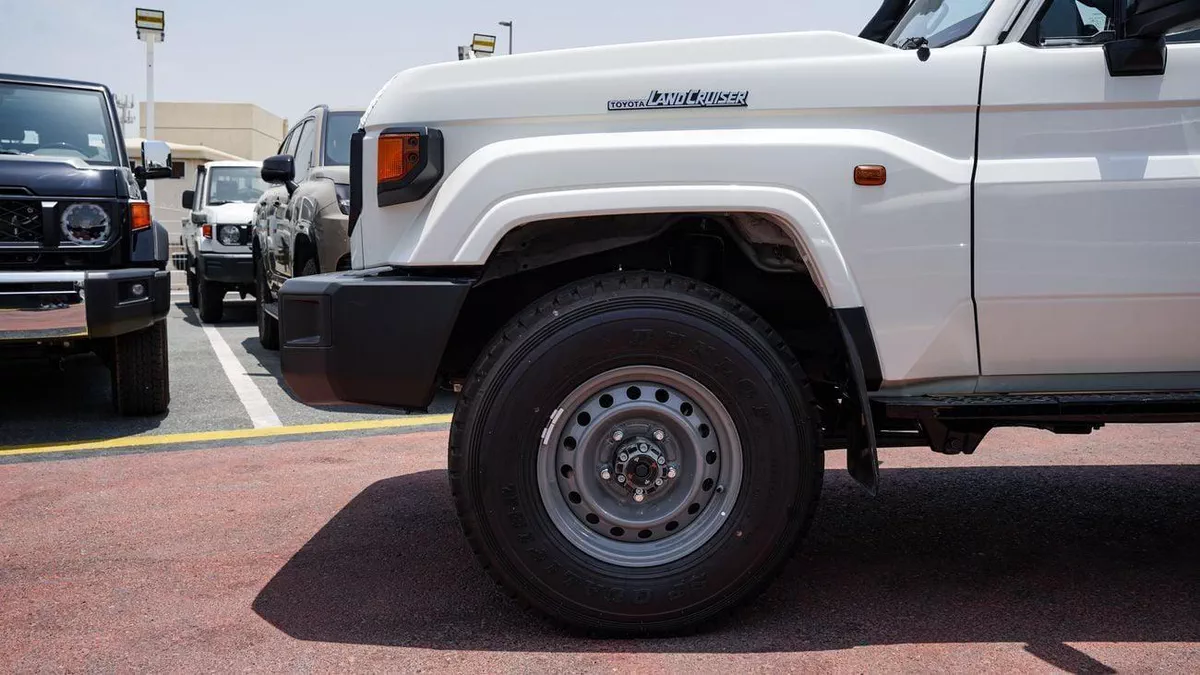 Toyota Land Cruiser 70 LC 78 HARDTOP 4.0L MT LC78 4.0L AT 26 YM-13-0
