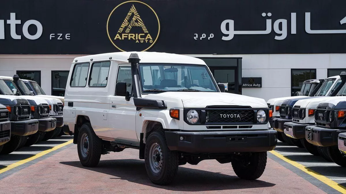 Toyota Land Cruiser 70 LC 78 HARDTOP 4.0L MT LC78 4.0L AT 26 YM