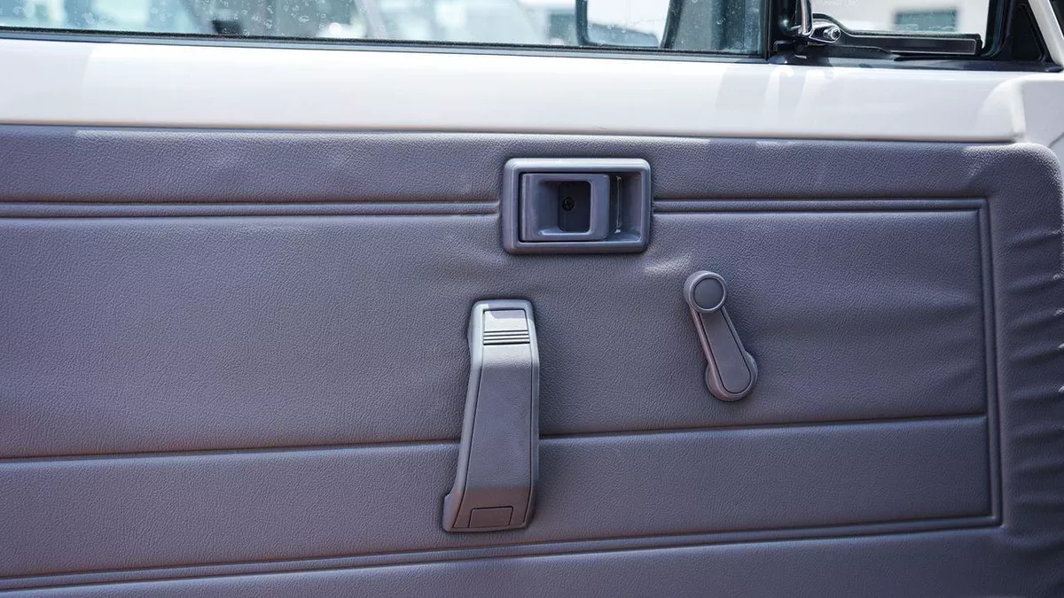 Toyota Land Cruiser 70 LC 78 HARDTOP 4.0L MT LC78 4.0L AT 26 YM-7-0