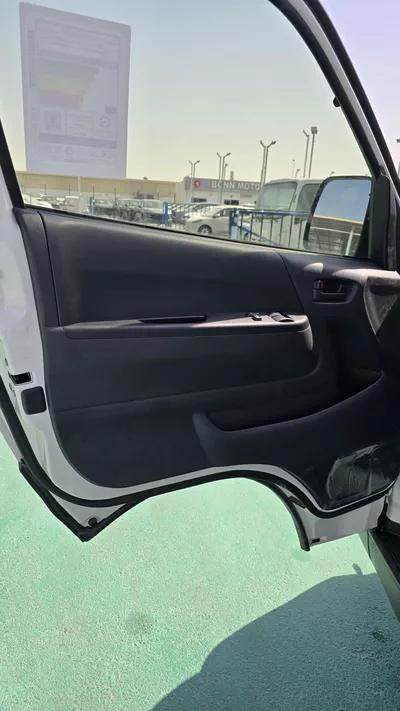 TOYOTA HIACE HIGHROOF CARGO-6
