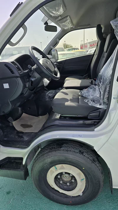 TOYOTA HIACE HIGHROOF CARGO-7