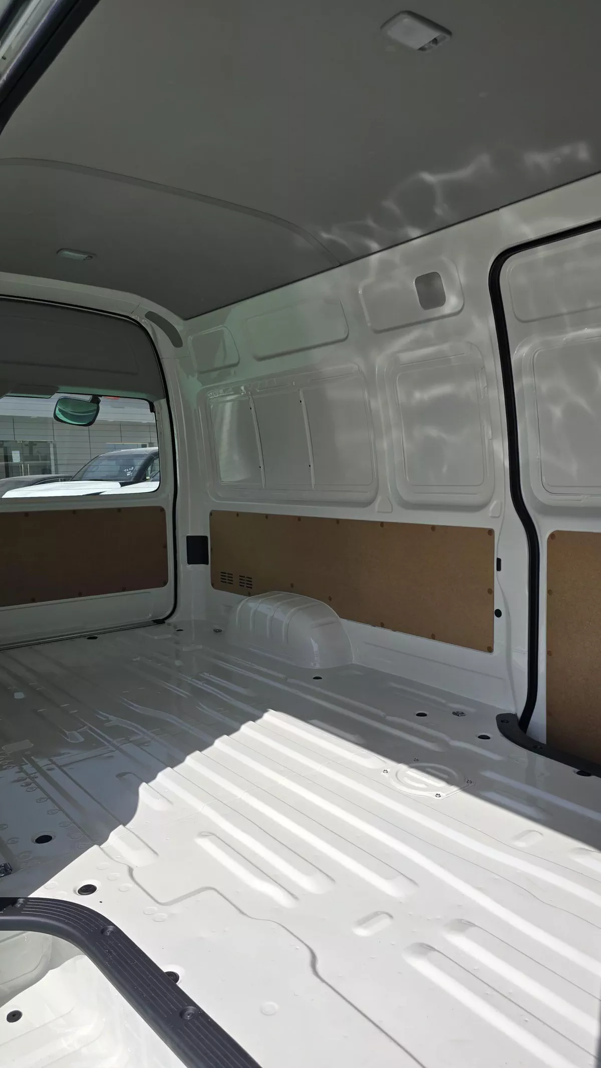 TOYOTA HIACE HIGHROOF CARGO-3-3