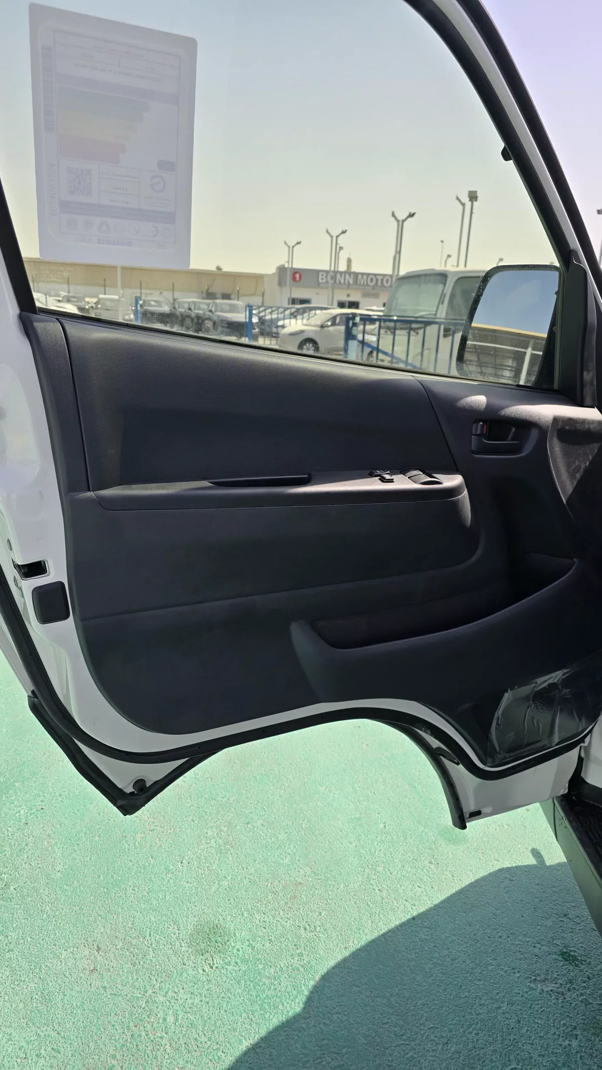TOYOTA HIACE HIGHROOF CARGO-6-6