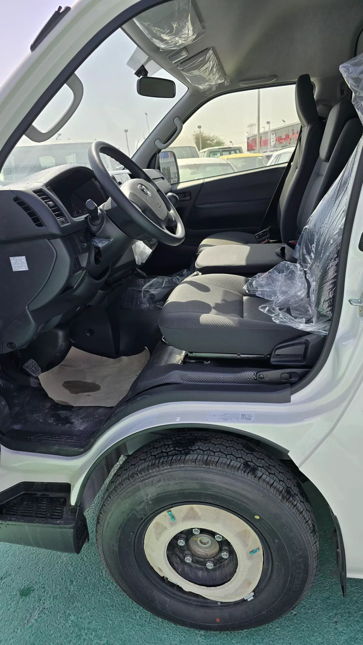 TOYOTA HIACE HIGHROOF CARGO-7-7