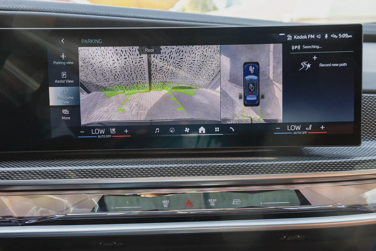 BMW 7 Series 740 2023-19-19
