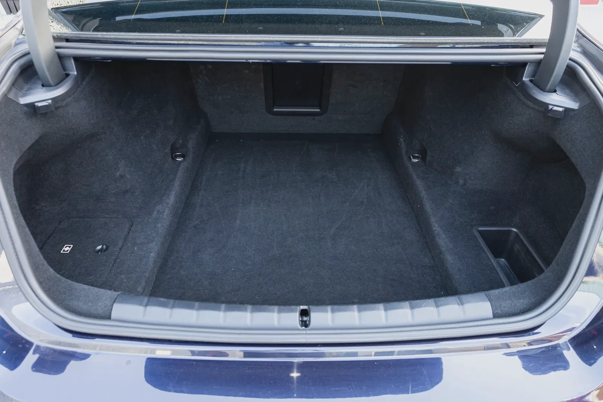 BMW 7 Series 740 2023-6-6