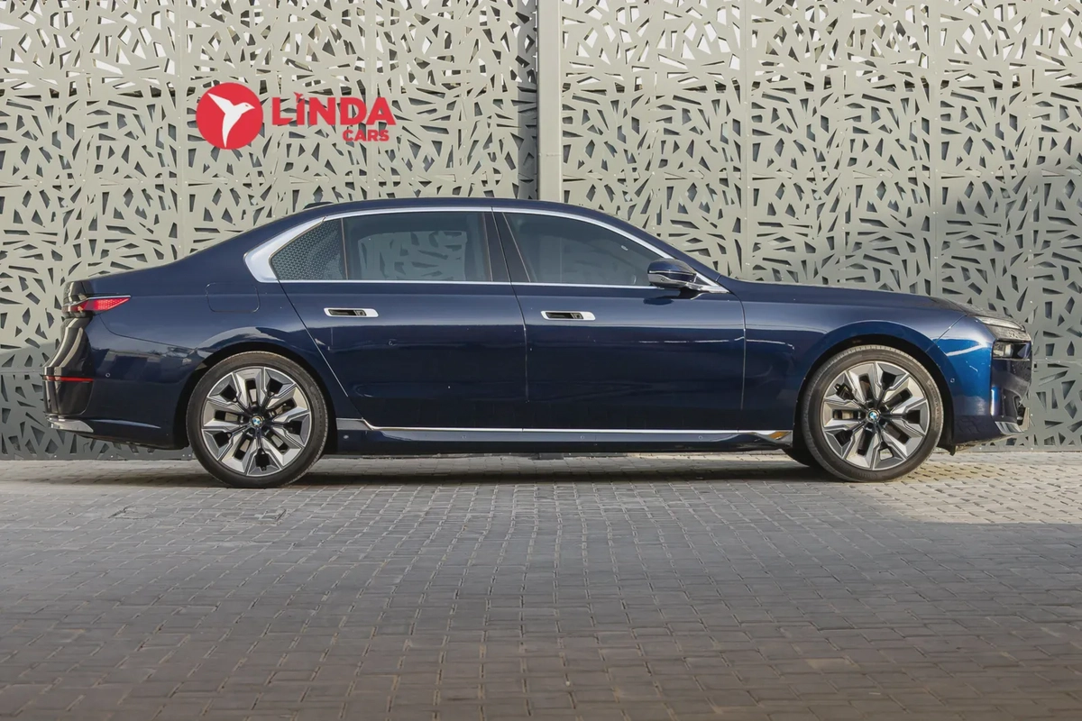 BMW 7 Series 740 2023-4-4