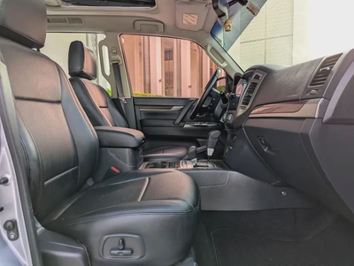 MITSUBISHI PAJERO 2015 GLS TOP FULL OPTION GCC IN EXCELLENT CONDITION-17
