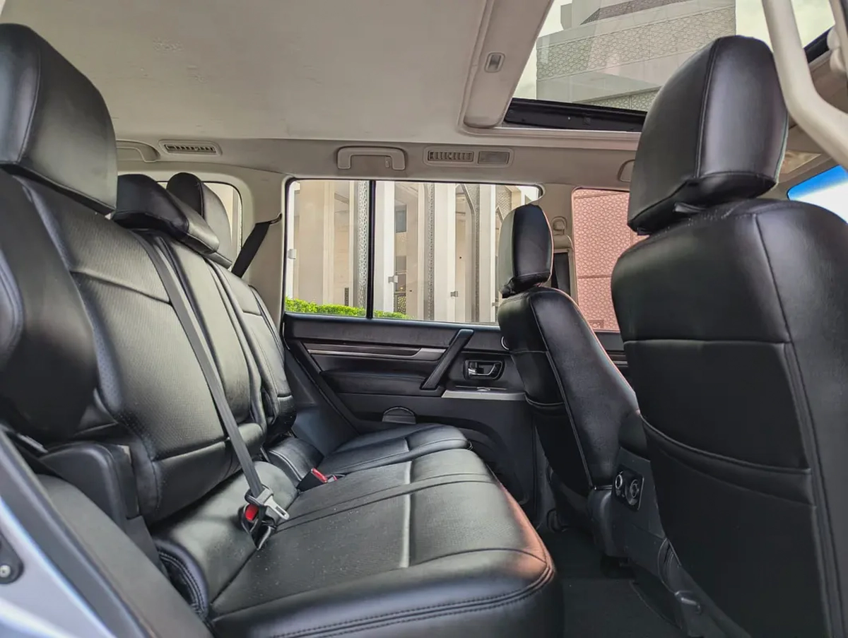 MITSUBISHI PAJERO 2015 GLS TOP FULL OPTION GCC IN EXCELLENT CONDITION-3-3