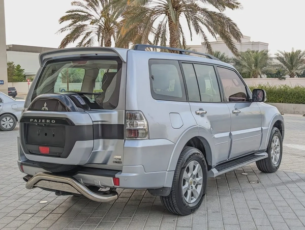 MITSUBISHI PAJERO 2015 GLS TOP FULL OPTION GCC IN EXCELLENT CONDITION