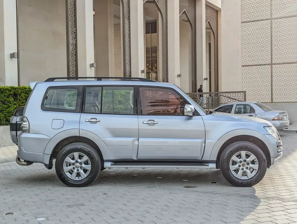 MITSUBISHI PAJERO 2015 GLS TOP FULL OPTION GCC IN EXCELLENT CONDITION