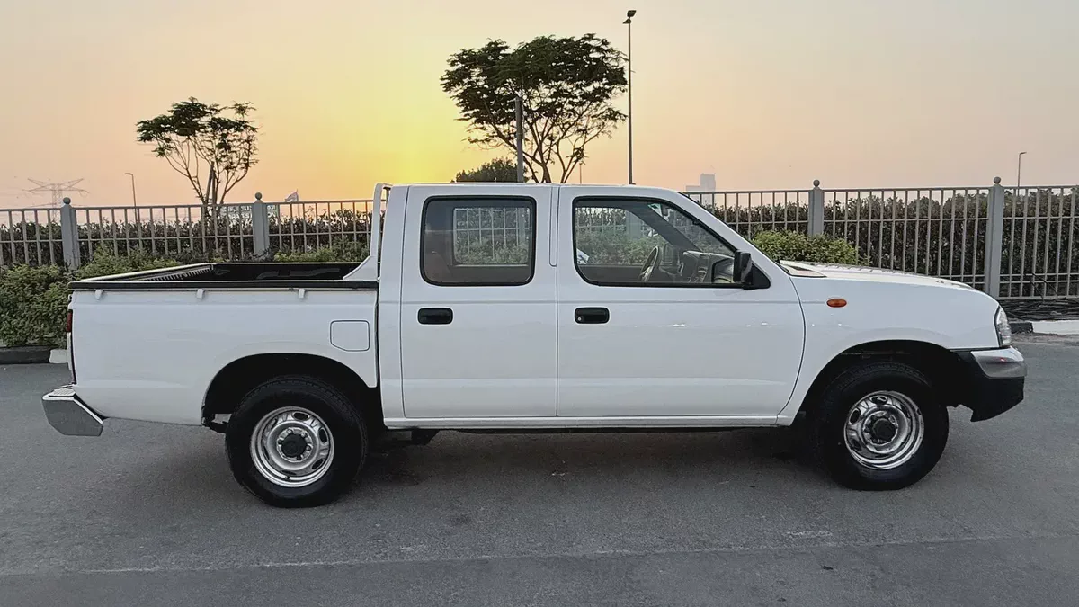 Nissan pickup double cabin  2012 year -Gcc specs -excellent condition-3-3
