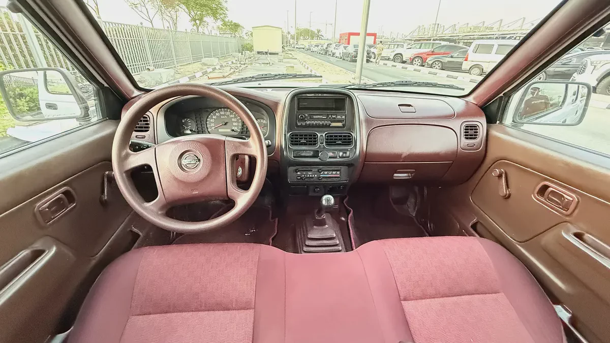 Nissan pickup double cabin  2012 year -Gcc specs -excellent condition-8-8