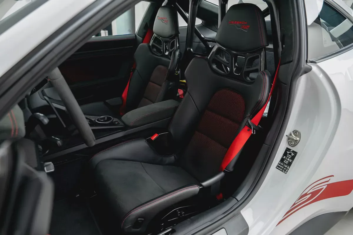 2023 PORSCHE 911 GT3 RS WEISSACH. CARBON CERAMIC BRAKES. SUSPENSION LIFTER. HIGH SPEC. MAIN DEALER S-17-17