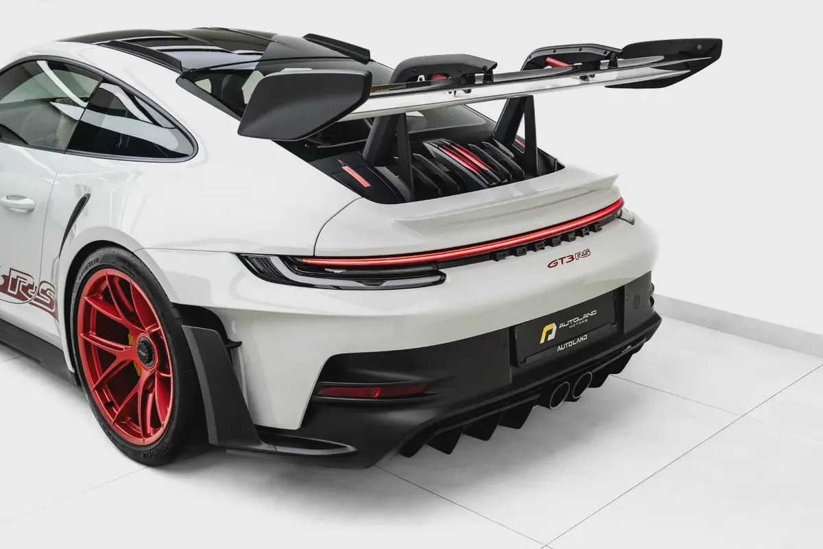 2023 PORSCHE 911 GT3 RS WEISSACH. CARBON CERAMIC BRAKES. SUSPENSION LIFTER. HIGH SPEC. MAIN DEALER S-8-8