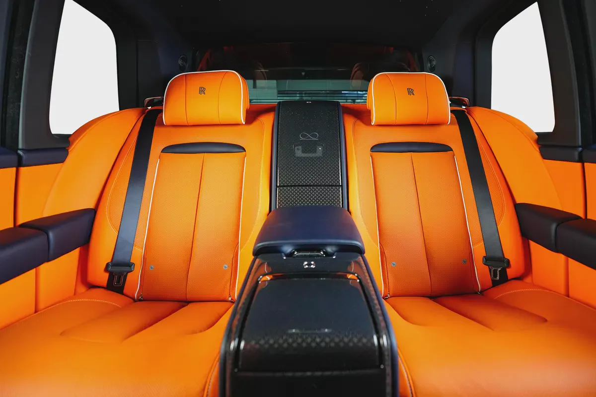 Rolls Royce Cullinan Series II Black Badge-GCC-AGMC Warranty & Service Contract-VIP Seats-Mandarin I-19-19