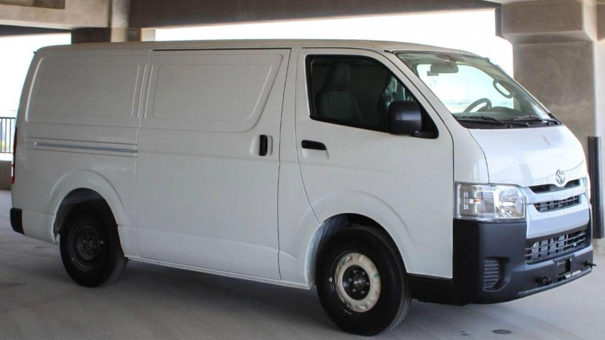 Toyota Hiace GL Toyota hiace cargo standard 2.7L V4 PETROL