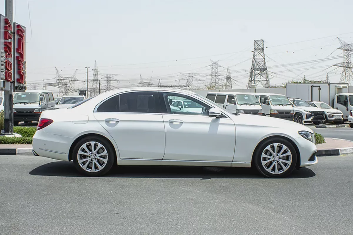 2017 - E400 - IMMACULATE CONDITION - ONLY 16,000 KM DONE-4-4