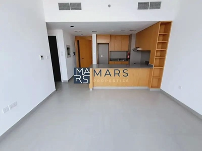 Spacious Layout | Ready to Move In | Prime Location-9