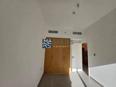 Spacious Layout | Ready to Move In | Prime Location-6