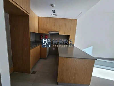 Spacious Layout | Ready to Move In | Prime Location-8